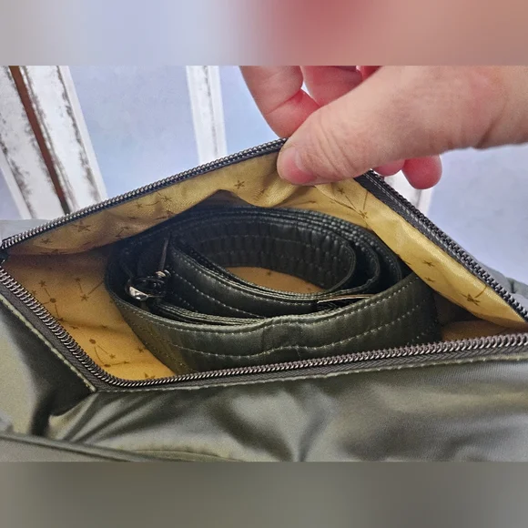 Retailed For $130, Like New Lug Rumble Satchel With Crossbody/Shoulder Strap - Picture 6 of 10